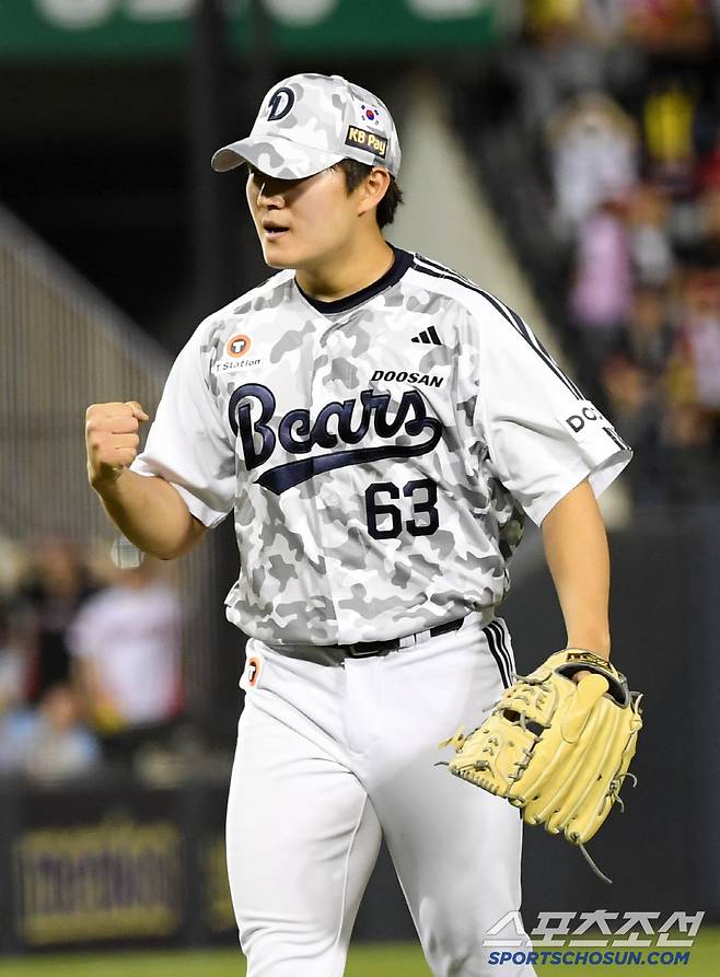 5일 잠실구장에서 열린 두산 베어스와 KIA 타이거즈의 경기. 10회초 2사 1,3루 KIA 위즈덤을 삼진 처리한 두산 김택연이 환호하고 있다. 잠실=박재만 기자 pjm@sportschosun.com/2025.06.05/