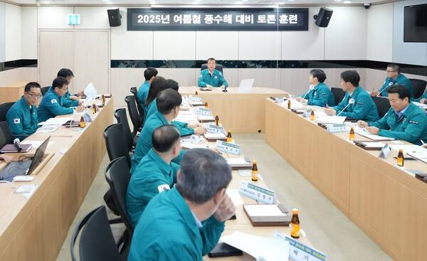 김충범 부시장 지역재안안전대책본부 토론 기반 훈련 진행 모습(사진제공=광주시청)