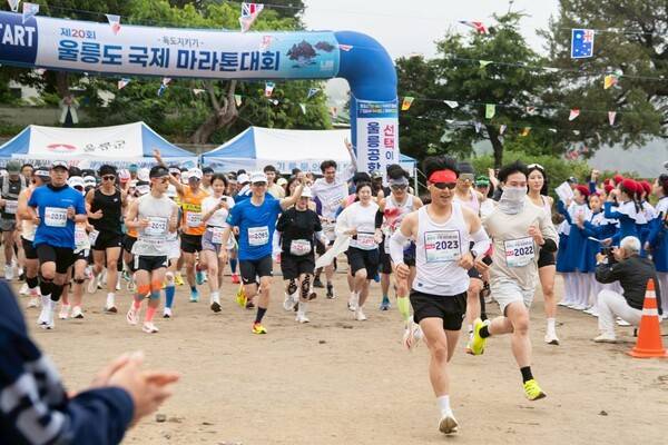 제20회 독도지키기 울릉도 국제마라톤대회 모습(사진제공=울릉군청)