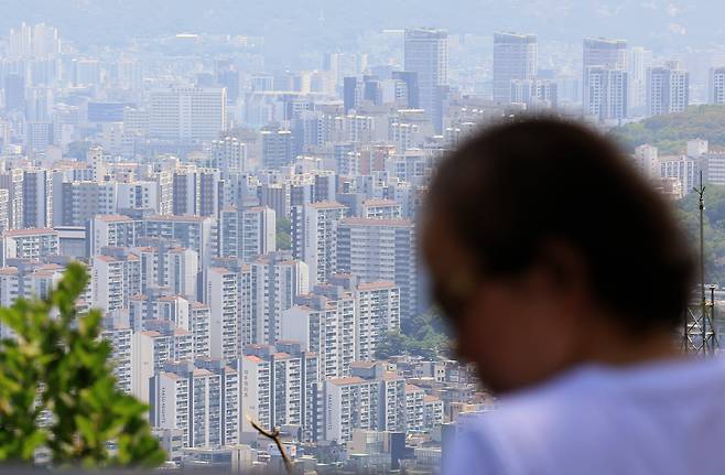 12일 서울 남산에서 바라본 도심 아파트 단지의 모습/뉴스1