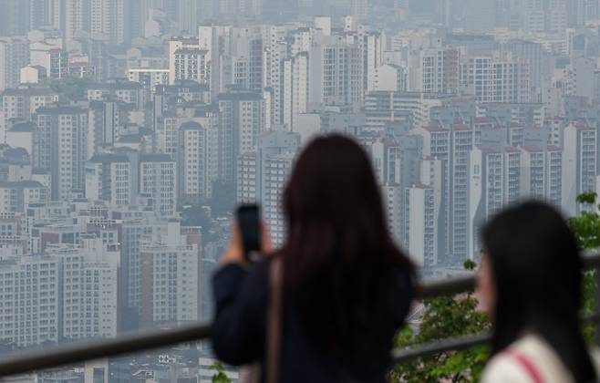서울 남산에서 바라본 서울 아파트 단지. 뉴시스