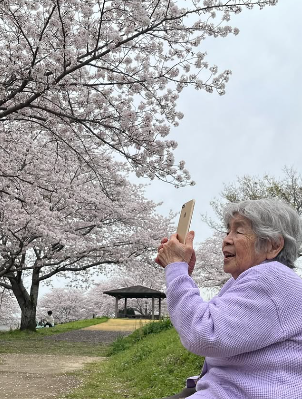 '셀카 할머니'가 인스타그램에 올린 마지막 셀카 사진. /사진=인스타그램 @kimiko_nishimoto