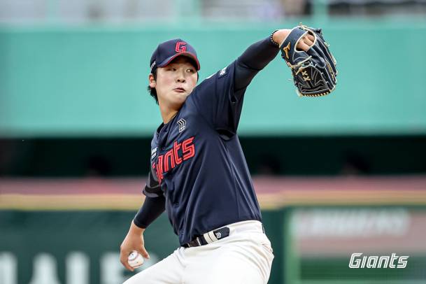15일 인천 SSG전에 선발 등판한 롯데 이민석. 롯데 제공