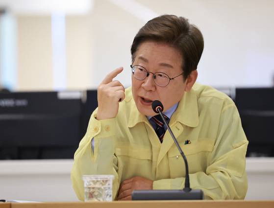 이재명 대통령이 12일 서울 서초구 한강홍수통제소에서 수해(장마) 대비 현장 점검 회의를 주재하고 있다. 연합뉴스