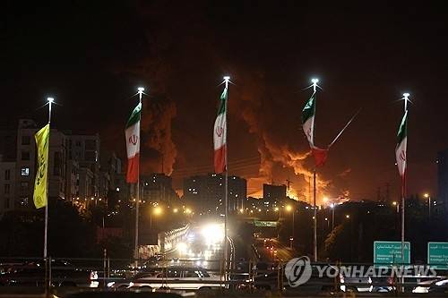 ▲ 이스라엘 공습으로 화재가 난 이란 수도 테헤란 [로이터=연합뉴스 자료사진. 재판매 및 DB금지]