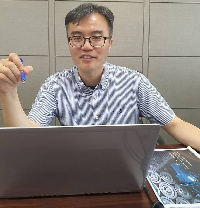 박종헌 성우 대표가 지난 13일 기자와 만나 중장기 사업 계획에 대해 설명하고 있다. 윤현주 기자