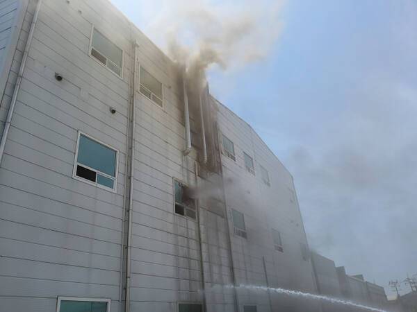 김포 양촌읍 화장품 제조공장 화재현장. 김포소방서 제공