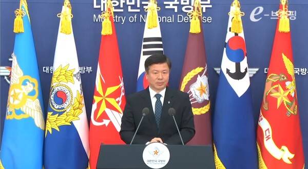 ▲전하규 국방부 대변인이 지난 12일 국방부 정례브리핑에서 기자들의 질문에 답변하고 있다. 사진=국방부 e브리핑 영상 갈무리