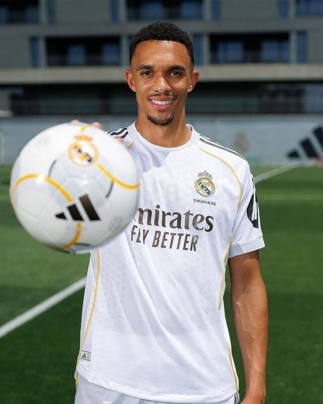 레알 마드리드 유니폼을 입은 알렉산더 아놀드./레알 마드리드 소셜미디어