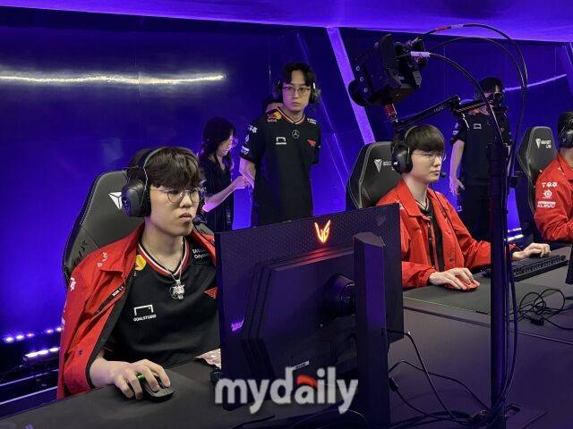 T1 오너(왼쪽) 문현준, 페이커 이상혁. /박성규 기자