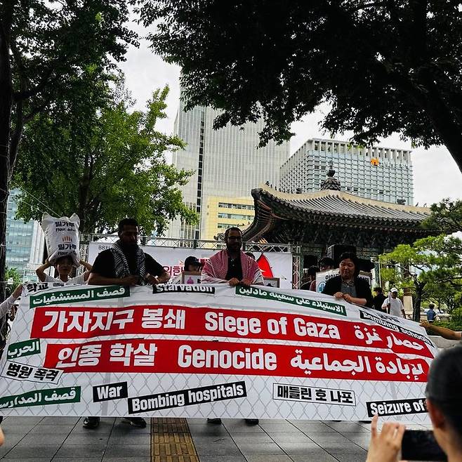 시민단체 '팔레스타인인들과 연대하는 사람들'은 15일 오후 서울 광화문 인근에서 집회를 열고 가자지구에 대한 이스라엘의 군사행동과 이란에 대한 공격 확대를 규탄했다.(사진= '팔레스타인인들과 연대하는 사람들' 제공) *재판매 및 DB 금지