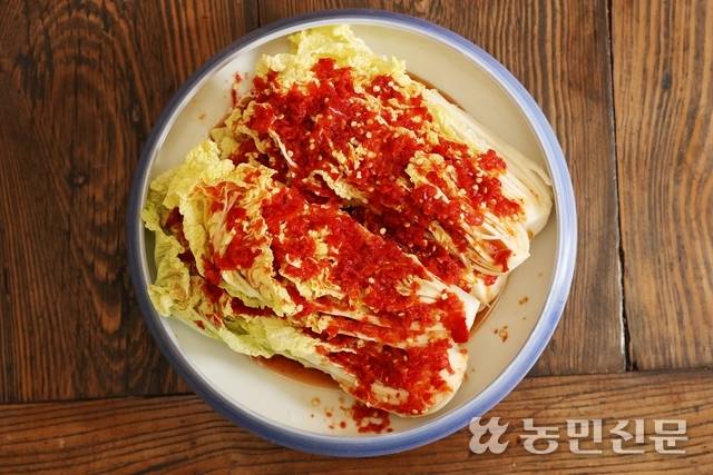 아삭아삭함이 살아 있는 알배추김치.