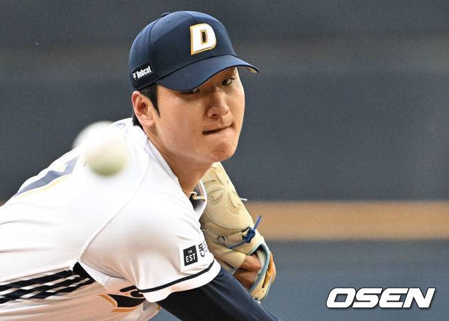 [OSEN=잠실, 조은정 기자]15일 서울 잠실야구장에서 2025 신한 SOL Bank KBO리그 두산 베어스와 키움 히어로즈의 경기가 열렸다.이날 홈팀 두산은 곽빈을, 원정팀 키움은 정현우를 선발 투수로 내세웠다.1회초 두산 곽빈이 연습 투구를 하고 있다. 2025.06.15 /cej@osen.co.kr