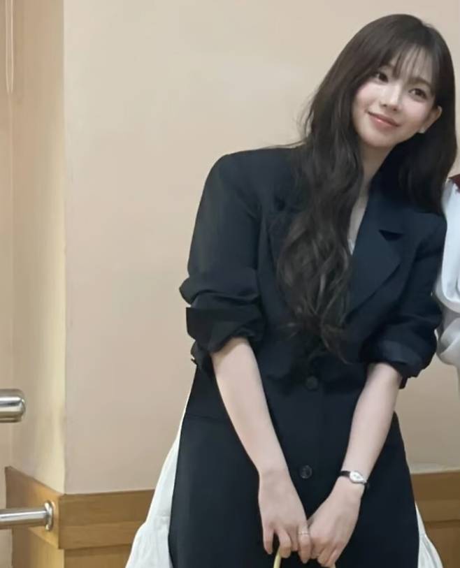 카리나가 친언니의 결혼식에서 포착됐다. 온라인 커뮤니티 갈무리