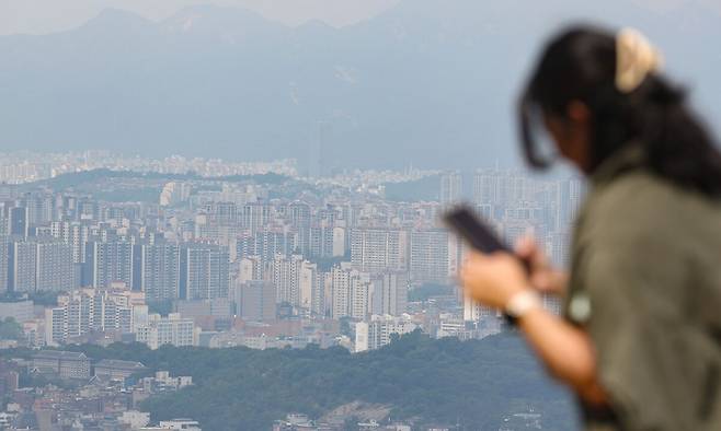 지난 10일 서울 중구 남산에서 바라본 서울 시내 아파트 단지의 모습. 연합뉴스
