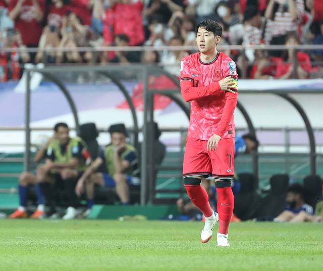 손흥민이 10일 서울월드컵경기장에서 열린 2026 북중미 월드컵 아시아 3차 예선 최종전 쿠웨이트의 경기에서 후반 교체 출전하고 있다. 연합뉴스