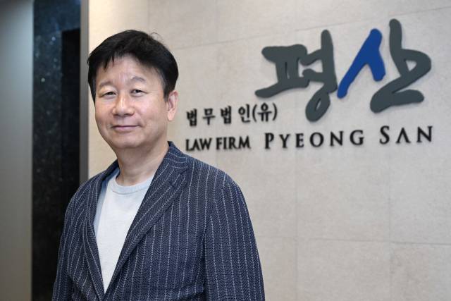 김병현 법무법인 평산 대표 변호사가 10일 서울 서초구 법무법인 평산 사무실에서 본지와 인터뷰를 갖고 있다. 조태형 기자