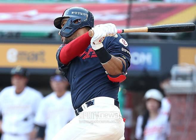 ▲ 6월 들어 뜨거운 타격감을 선보이며 롯데 타선을 지탱하고 있는 빅터 레이예스 ⓒ곽혜미 기자