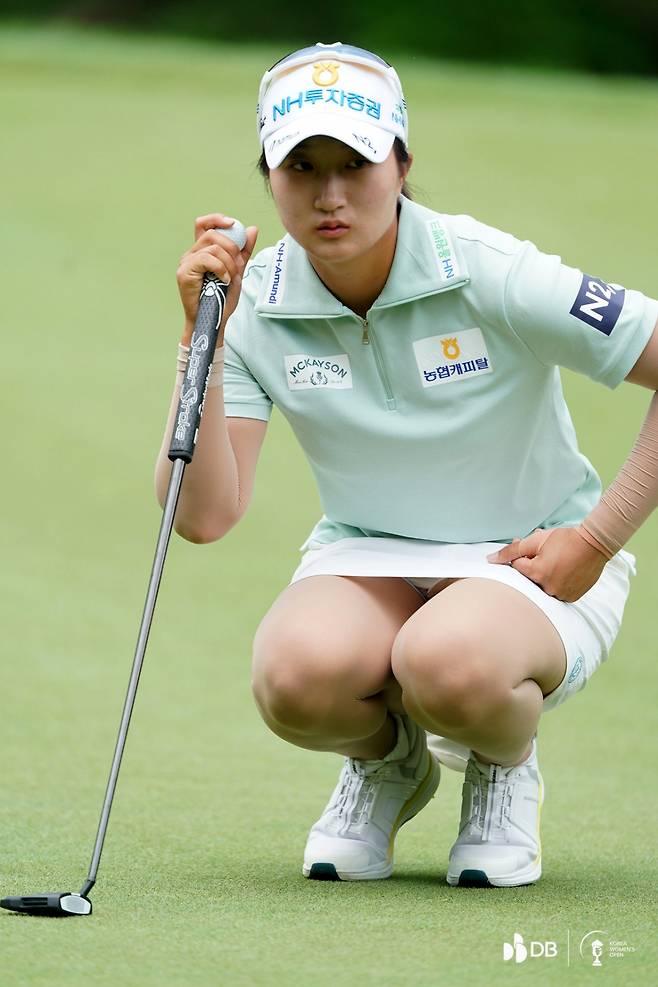 김시현이 침착하게 퍼팅 경사를 읽고 있다. /사진=대회조직위 제공