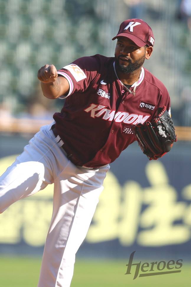 키움 알칸타라가 15일 두산전 역투를 펼치고 있다. /사진=키움 히어로즈 제공