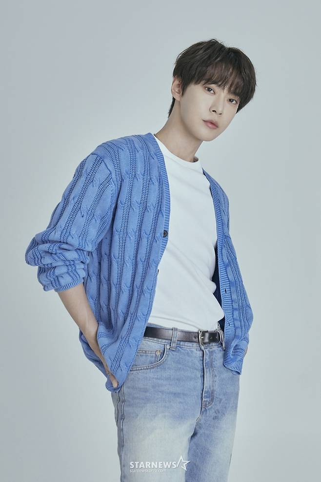 그룹 NCT 도영이 지난 5일 진행된 라운드 인터뷰를 위해 포즈를 취하고 있다. /사진제공=SM /25.06.09 /사진=김휘선 hwijpg@