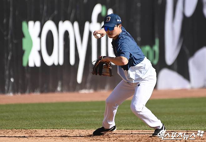 15일 오전 경상남도 창원NC파크에서 진행된 NC 다이노스 마무리 훈련(CAMP 1)에 참석한 NC 최정원이 수비 훈련을 하고 있다. 엑스포츠뉴스 DB