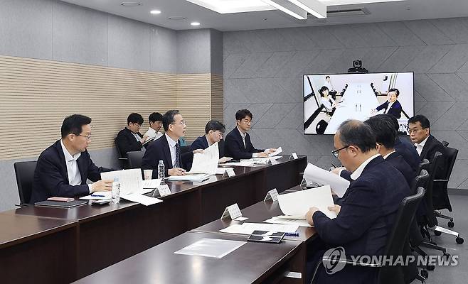 제47차 물가관계차관회의 (서울=연합뉴스) 이형일 기획재정부 1차관이 12일 정부세종청사에서 열린 '제47차 물가관계차관회의'를 주재하고 있다. 2025.6.12 [기획재정부 제공. 재판매 및 DB 금지] photo@yna.co.kr