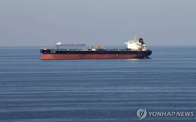 OIL-SHIPPING/HORMUZ 호르무즈 해협 통과하는 유조선 [로이터=연합뉴스 자료사진. 재판매 및 DB 금지]