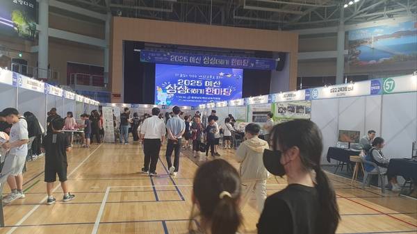 ▲ 예산군은 '2025 예산 상상더하기 한마당'을 개최해 학생들이 꿈을 키울 수 있는 기회를 제공했다. 예산군사회복지협의회 제공