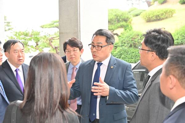 중국 장춘시인민정부 및 중한(장춘)국제협력시범구 대표단이 지난 13일 대구한의대를 방문해 전통의학, 실버케어, 교육 분야의 국제협력 확대 방안을 논의했다. 대구한의대.