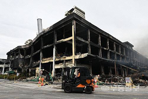 화재로 잿더미가 된 금호타이어 광주공장 모습. 뉴시스