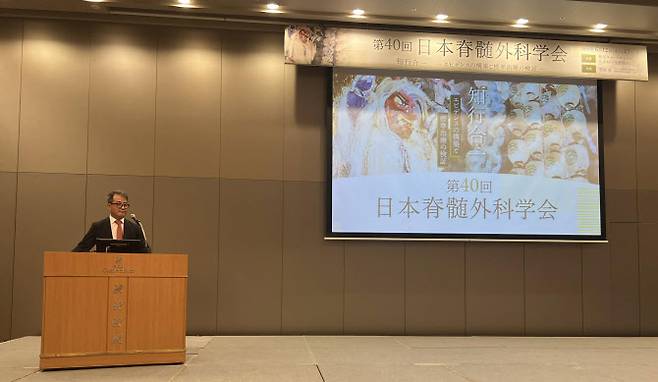 생생병원 조정기 병원장이 강연을 하고 있다.                사진 생생병원 제공