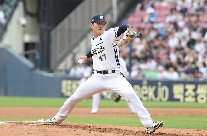 15일 서울 잠실야구장에서 열린 키움 히어로즈와 경기에 두산 베어스 선발투수로 나선 곽빈