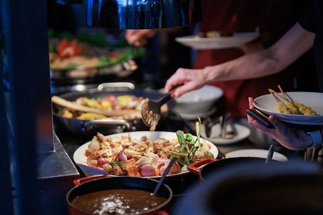 비알코올 지방간 예방-치료에는 매일 500~1000 kcal를 줄인 식사와 1회에 60~90분, 주 3회 이상의 운동이 좋다. 특히 탄수화물과 지방 섭취의 조절에 신경 써야 한다..   [사진=게티이미지뱅크]