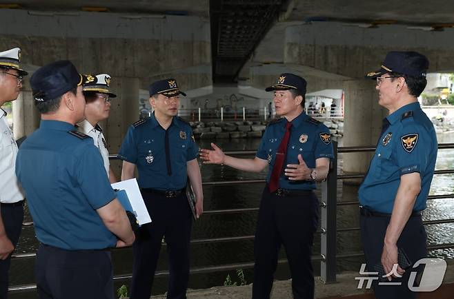 대구경찰청은 16일 대구 남구 봉덕동 상동교 주변 침수 취약지역 일대를 찾아 풍수해 대비 현장점검을 실시했다. (대구경찰청 제공. 재판매 및 DB 금지) 2025.6.16/뉴스1