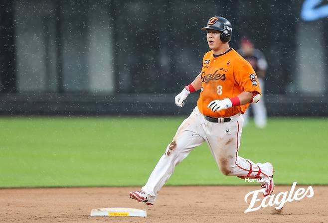 노시환이 2루를 밟고 있다. 사진 | 한화 이글스