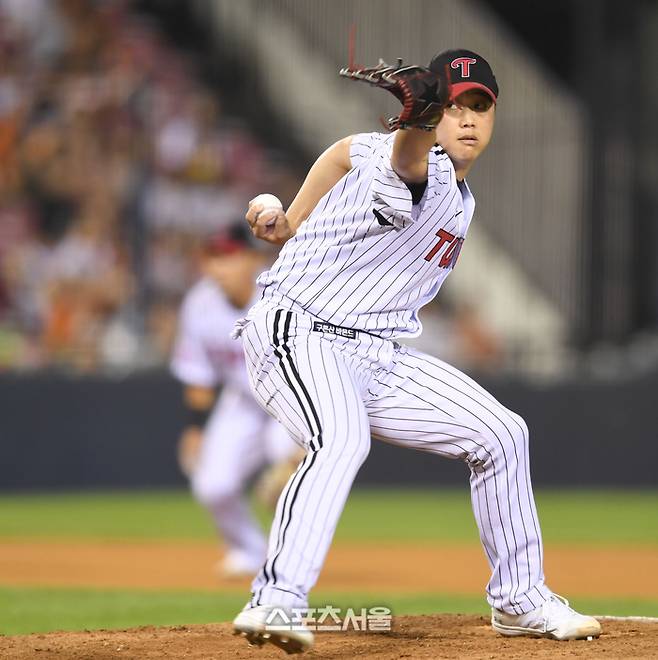 LG 투수 함덕주가 25일 잠실야구장에서 열린 2024 KBO리그 한화와 경기에서 역투하고 있다. 잠실 | 최승섭기자 thunder@sportsseoul.com