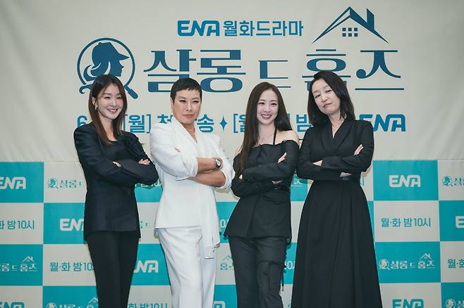 '살롱 드 홈즈'의 주연 배우 이시영, 정영주, 김다솜, 남기애(왼쪽부터). 사진제공=ENA