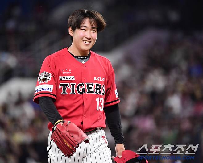 12일 광주 기아챔피언스필드에서 열린 KBO리그 KIA와 삼성의 경기. 5회 투구를 마치고 밝은 표정으로 마운드를 내려가는 KIA 선발 윤영철. 광주=송정헌 기자songs@sportschosun.com/2025.06.12/