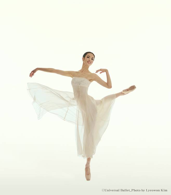 13~15일 서울예술의전당 CJ토월극장 유니버설발레단 '발레 춘향' 무대에 '춘향'으로 공연하는 한상이(40) 솔리스트. 서울예고와 한예종, 모나코왕립발레와 네덜란드국립발레를 거친 한국 발레 기대주였던 그의 고별 무대다. /유니버설발레단