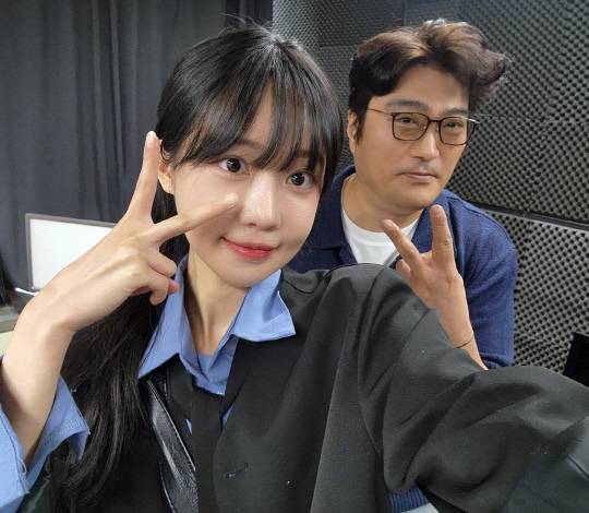 디지털타임스 사옥 유튜브 스튜디오의 '희대의 NOW 구독중' 인터뷰를 마치고 만능 크리에이터 박삐삐 스트리머와 셀카를 남겼다. 크리에이터들끼리 일명 합방(합동방송)을 할 경우 촬영 카메라에 비친 모니터 영상 화면을 찍어두는 것이 그들의 셀카 트렌드라고 알려준 덕에 한 수 배웠다.