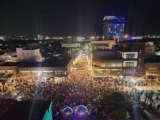 ‘2025 인천개항장 국가유산 야행 1차 행사가 지난 14∼15일 인천 중구청 일대 인천개항장 문화지구에서 열려 약 9만1000여 명의 관람객이 방문했다. 인천관광공사 제공.