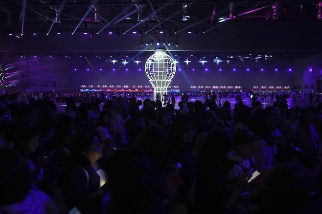 '방탄소년단 데뷔 12주년' 2025 BTS 페스타 찾은 아미들. 뉴시스