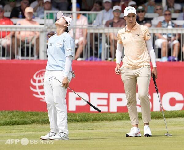 2025년 미국여자프로골프(LPGA) 투어 마이어 LPGA 클래식 우승 경쟁에 뛰어든 최혜진 프로가 최종라운드에서 경기하는 모습이다. 우승을 차지한 스페인의 카를로타 시간다. 사진제공=ⓒAFPBBNews = News1