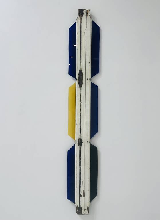 페이르 뷔라글리오, 창문, 1981,목재와 색유리, 158x24x6cm. [사진 이은주 문화선임기자]
