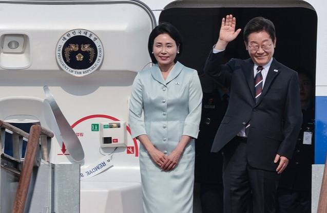 이재명 대통령 부부, '첫 순방' G7 정상회의 참석차 출국. 연합뉴스