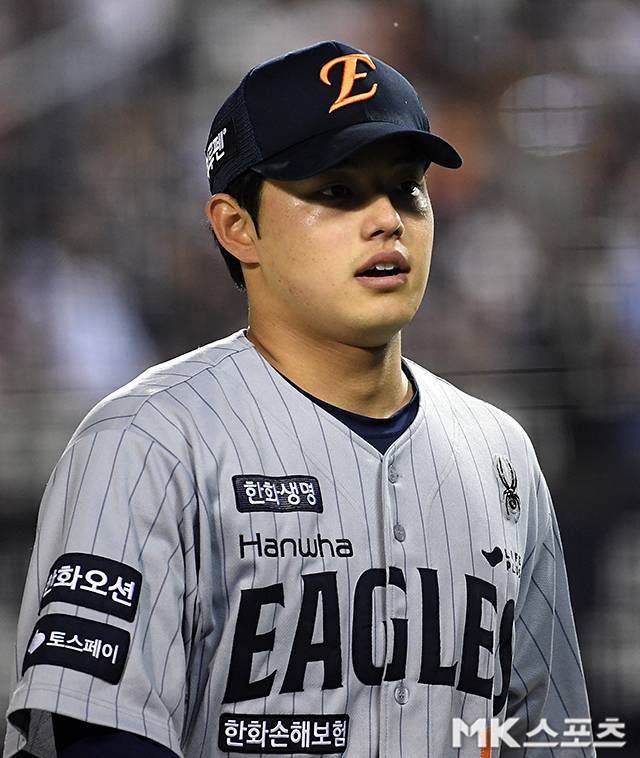 문동주는 15일 경기에서 LG 타선에 혼쭐이 났다. 사진=천정환 기자