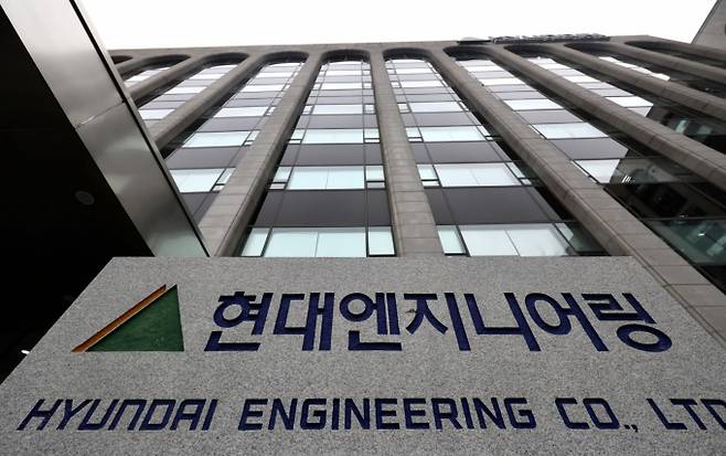 지난 2월 교량 붕괴사고 여파로 주택사업을 일시 중단한 현대엔지니어링은 현재까지 별다른 수주 계획이 없다고 밝혀 올해 실적이 '제로'로 남을 가능성도 있다. 사진은 서울 종로구 현대엔지니어링 본사. /사진=뉴시스