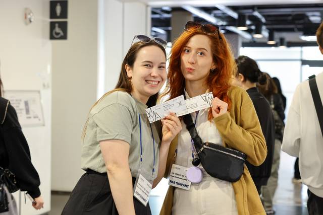 지난 4월 국내 거주 외국인들을 대상으로 진행된 서울 예술관광 팸투어 참가자들이 국립현대미술관 서울관 전시 관람을 위해 입장을 기다리고 있다. 서울관광재단 제공