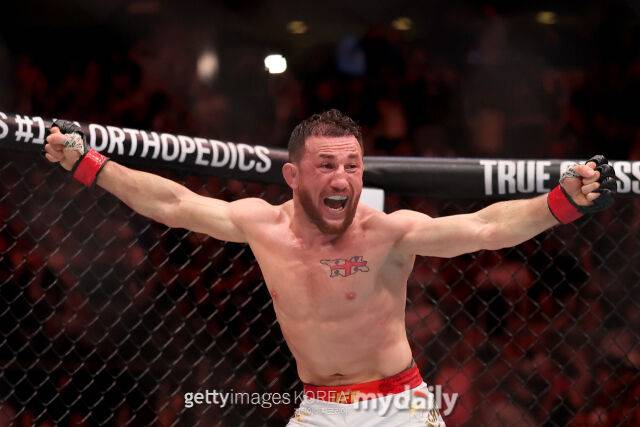 메랍이 UFC 316에서 오말리를 꺾고 환호하고 있다. /게티이미지코리아